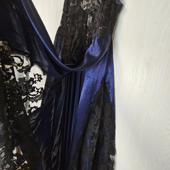 Vintage Victoria Secret Long Slip - Picture 13 of 13